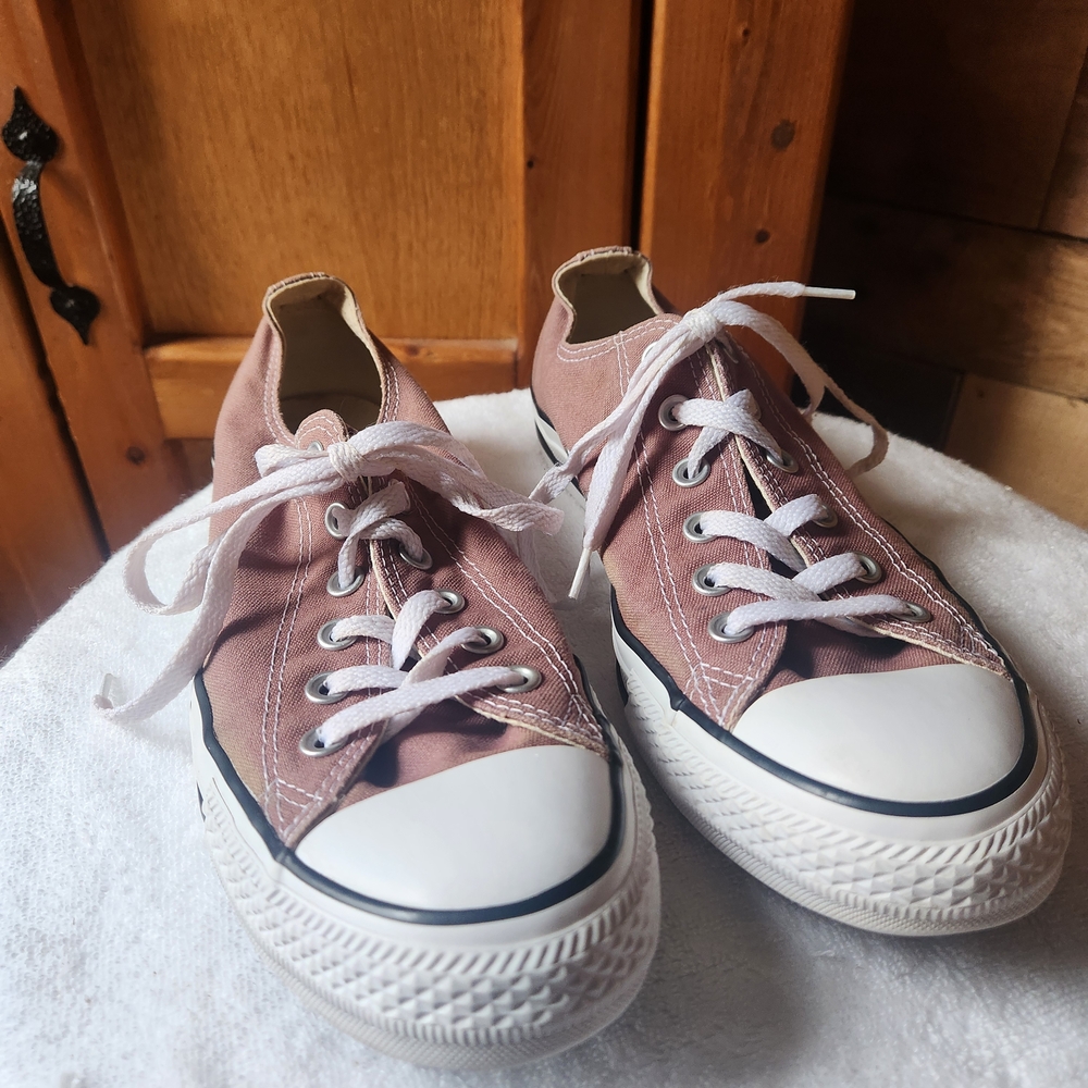 Converse Dusty Pink Low-Top Sneakers Womens Size 10 Men's Size 8 - Picture 3 of 8
